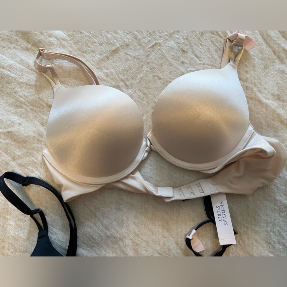 Victoria Secret (Bombshell Smooth) Add-2-Cups Push-Up Bra